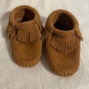 Minnetonka Crib Baby Shoes 3c